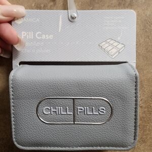 NWT Miamica Chill Pills Case 8 Slots